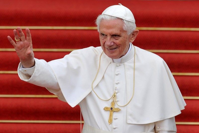 10923009. Berlín.- El Papa Benedicto XVI ofició hoy una misa en el Estado Olímpico de Berlín a la que asistieron 70 mil personas. La canciller de Alemania, Angela Merkel, y el presidente alemán, Christian Wulff, estuvieron presentes, así como cardenales, legisladores y políticos alemanes. Para la comunión se utilizaron 600 cálices y cuatro adolescentes mujeres fueron las acólitas del Papa. NOTIMEX/FOTO/JAVIER MOYA/COR/REL/