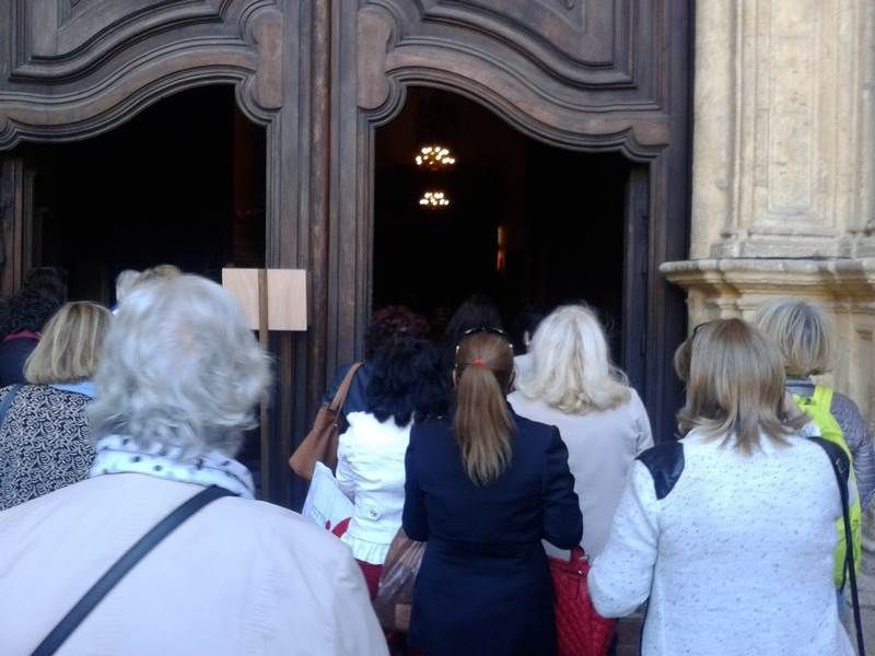 PUERTA JUBILEO IM DE ESPALDA Y GENTE (Copiar)