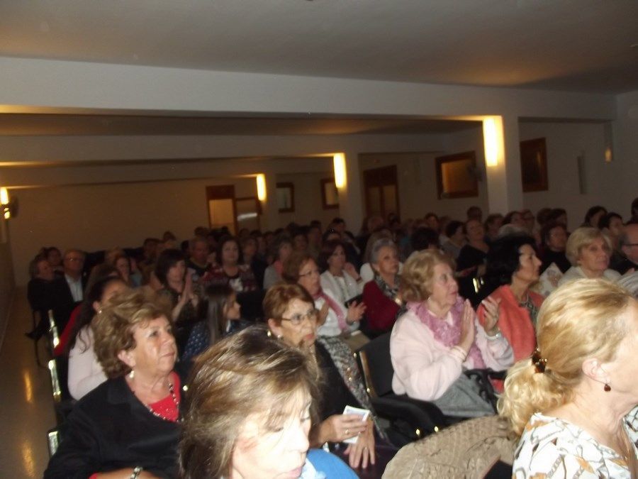 mucha gente teatro (Copiar)